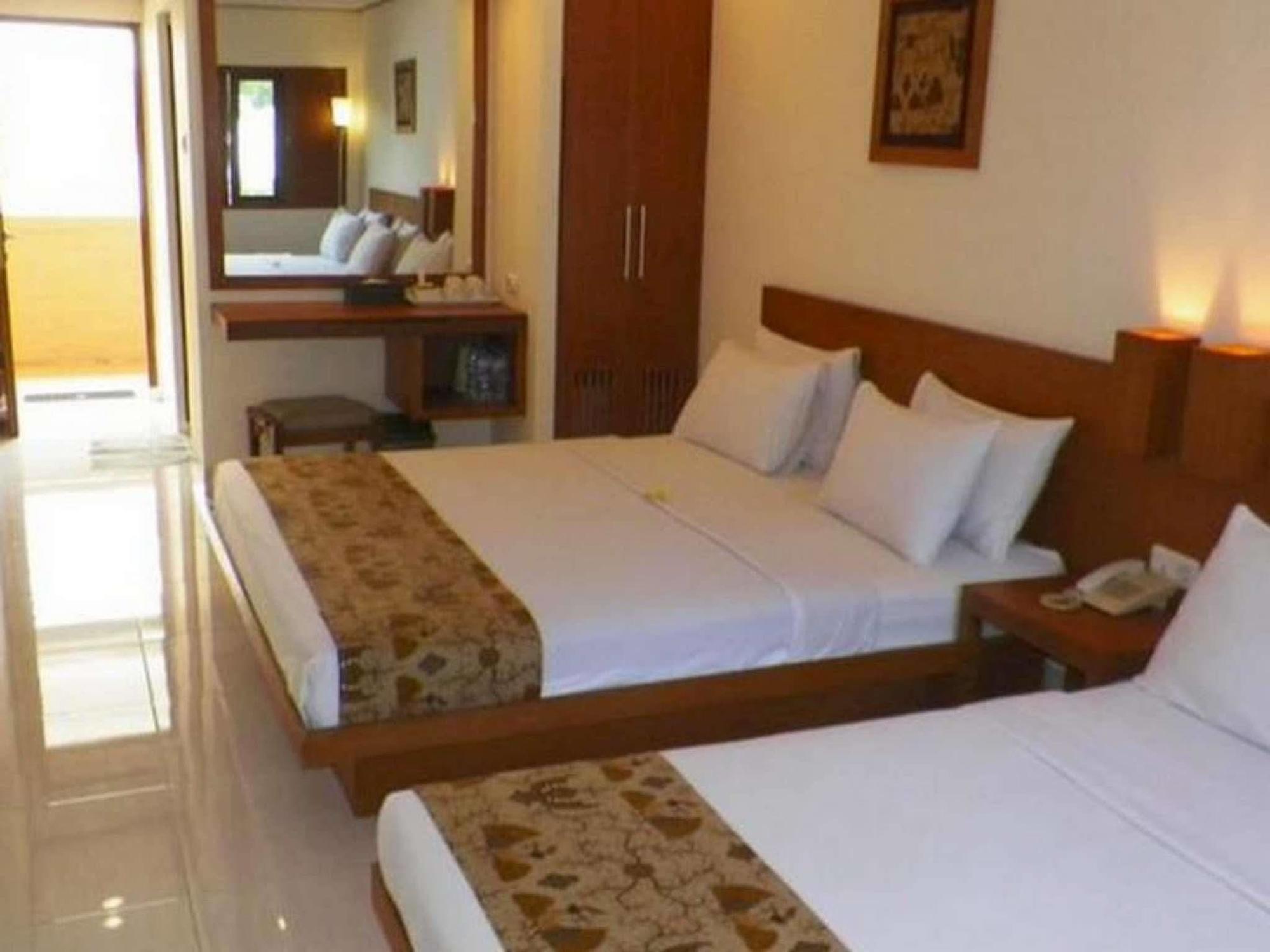 Nyiur Indah Beach Hotel Pangandaran Bagian luar foto